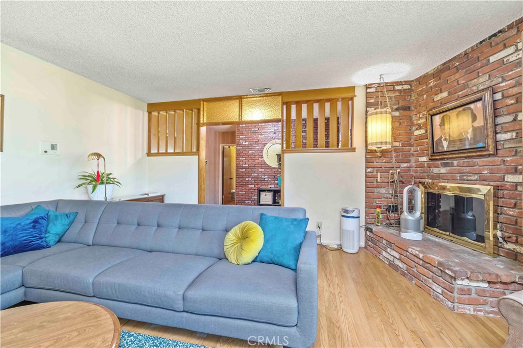 2292 N n. orange grove ave. N