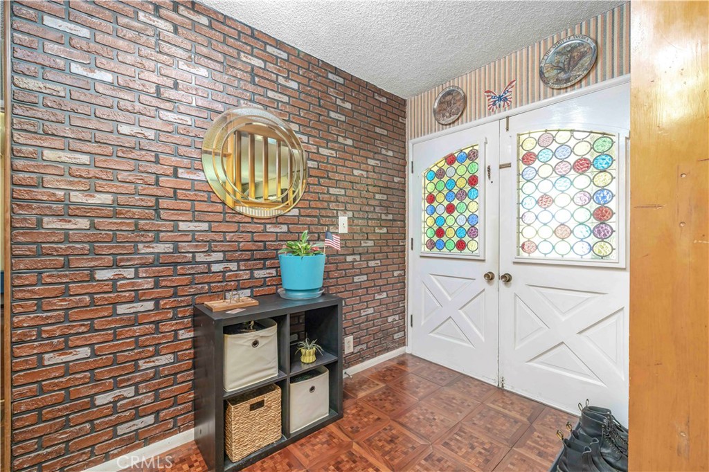 2292 N n. orange grove ave. N