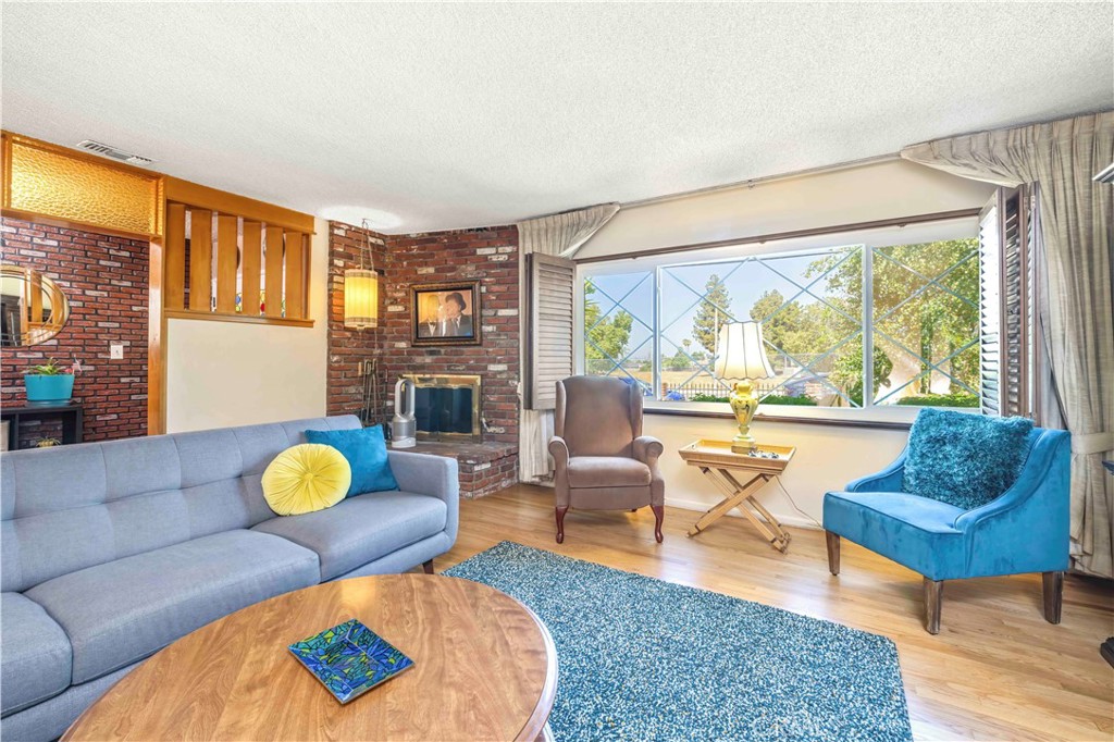 2292 N n. orange grove ave. N