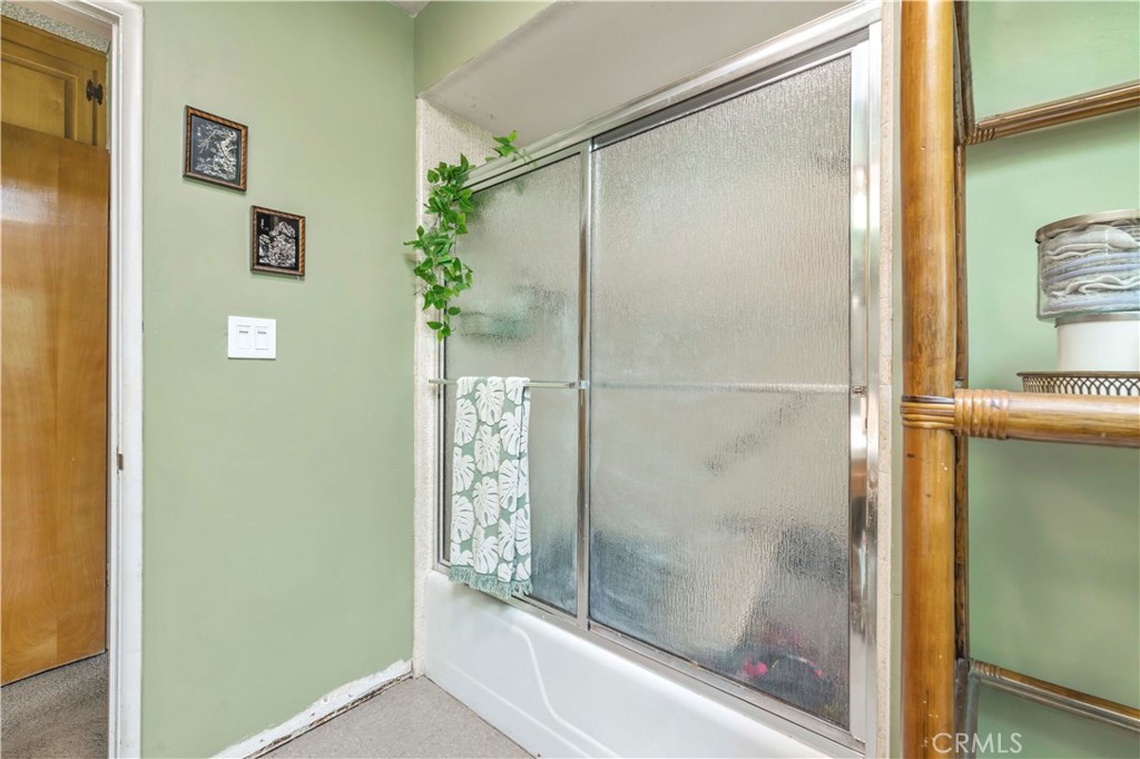 2292 N n. orange grove ave. N