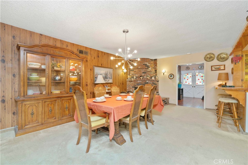 2292 N n. orange grove ave. N