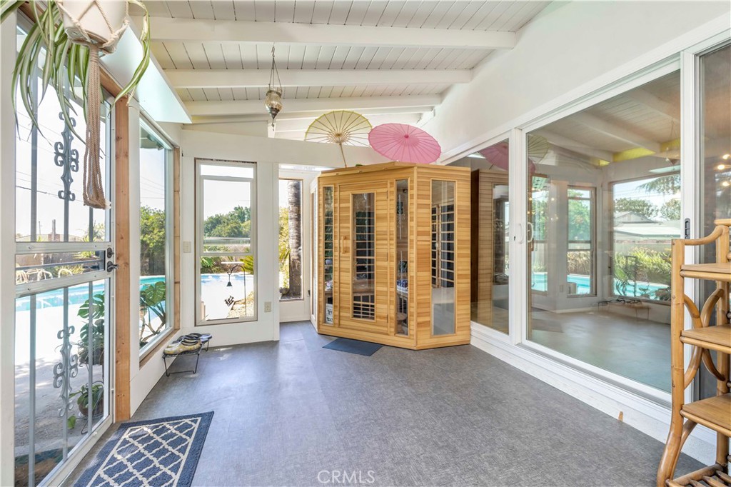 2292 N n. orange grove ave. N