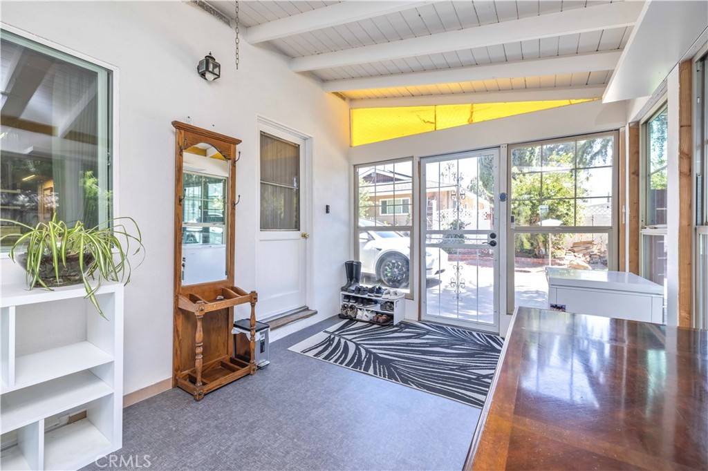 2292 N n. orange grove ave. N