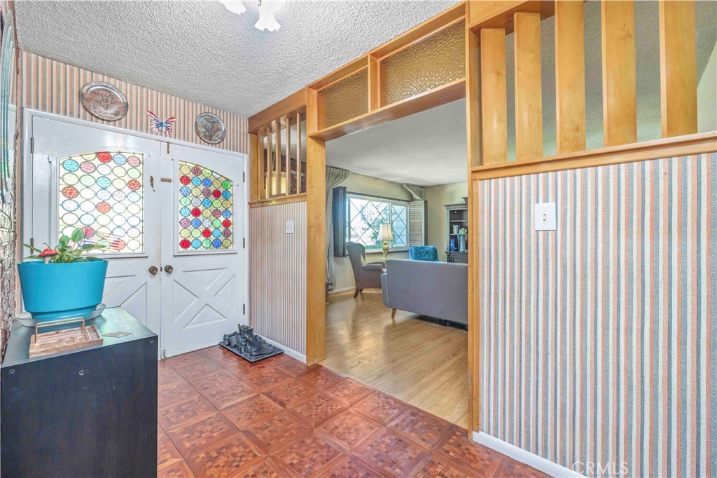 2292 N n. orange grove ave. N