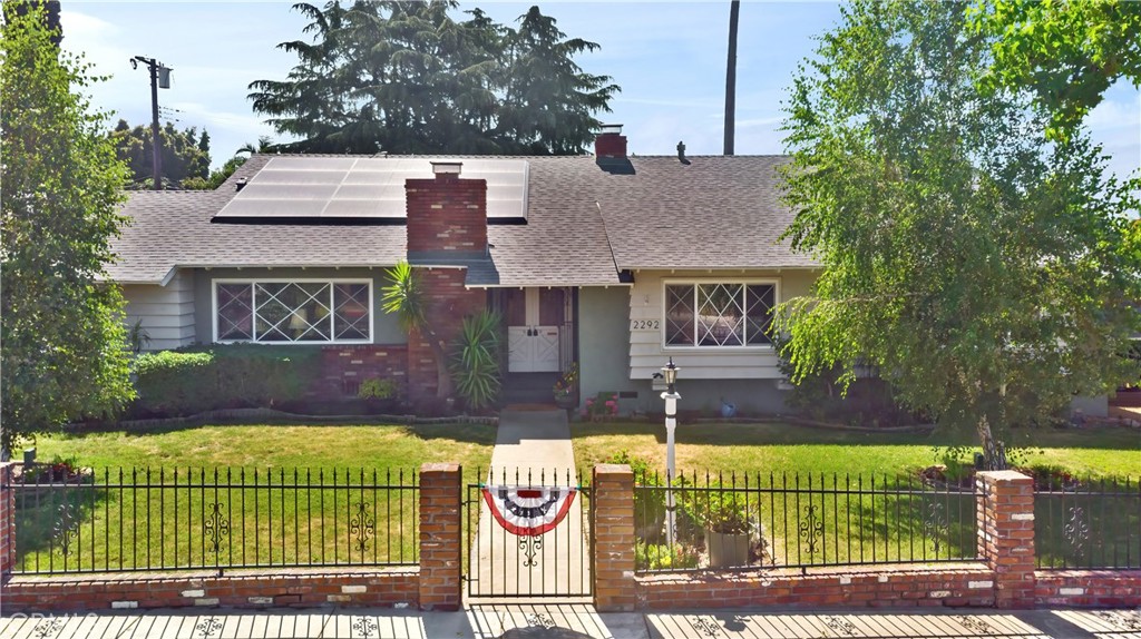 2292 N n. orange grove ave. N