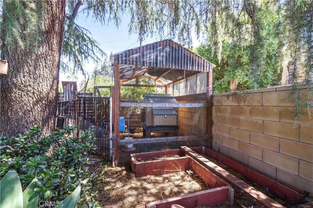 2292 N n. orange grove ave. N