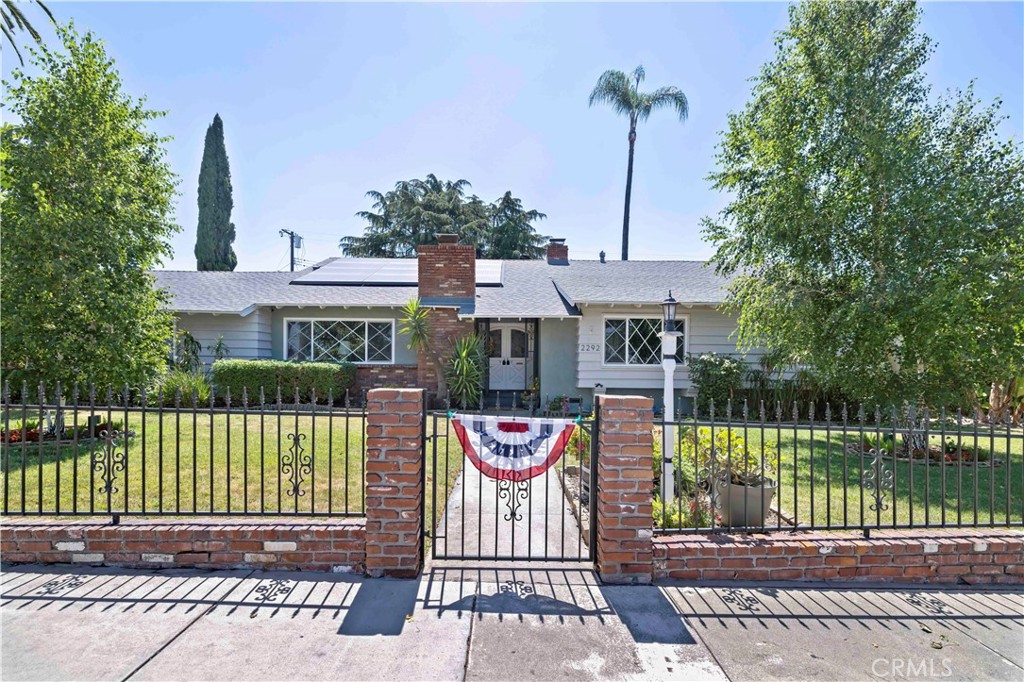 2292 N n. orange grove ave. N