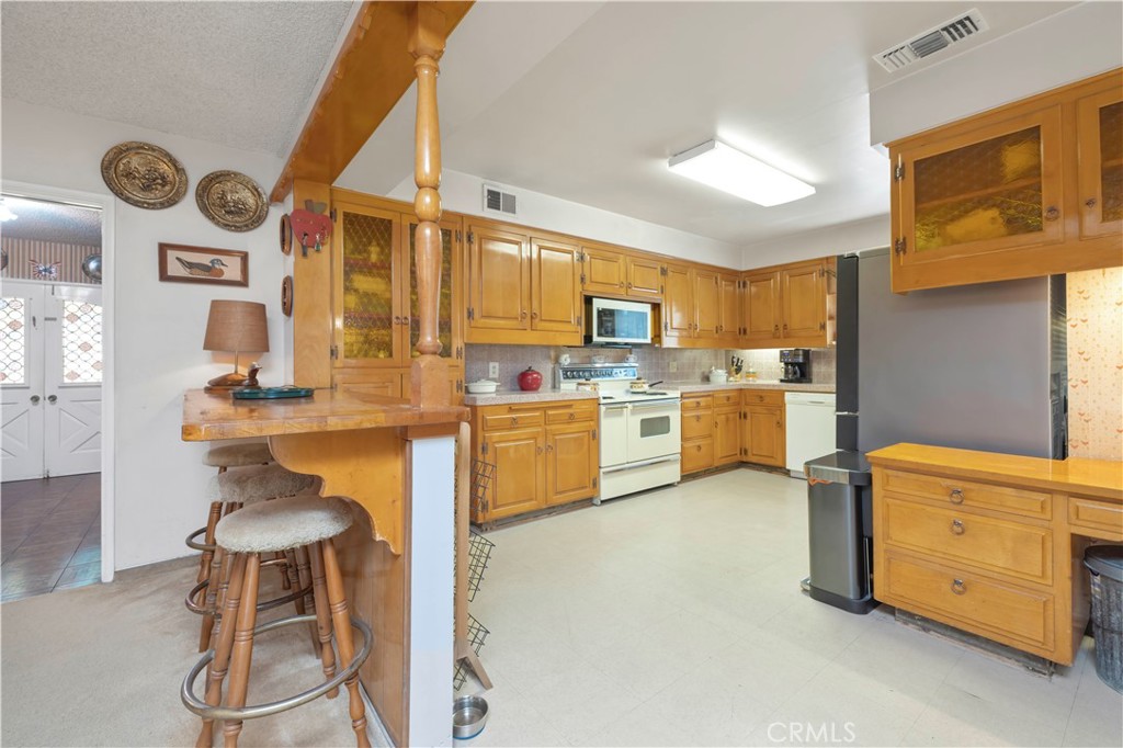 2292 N n. orange grove ave. N