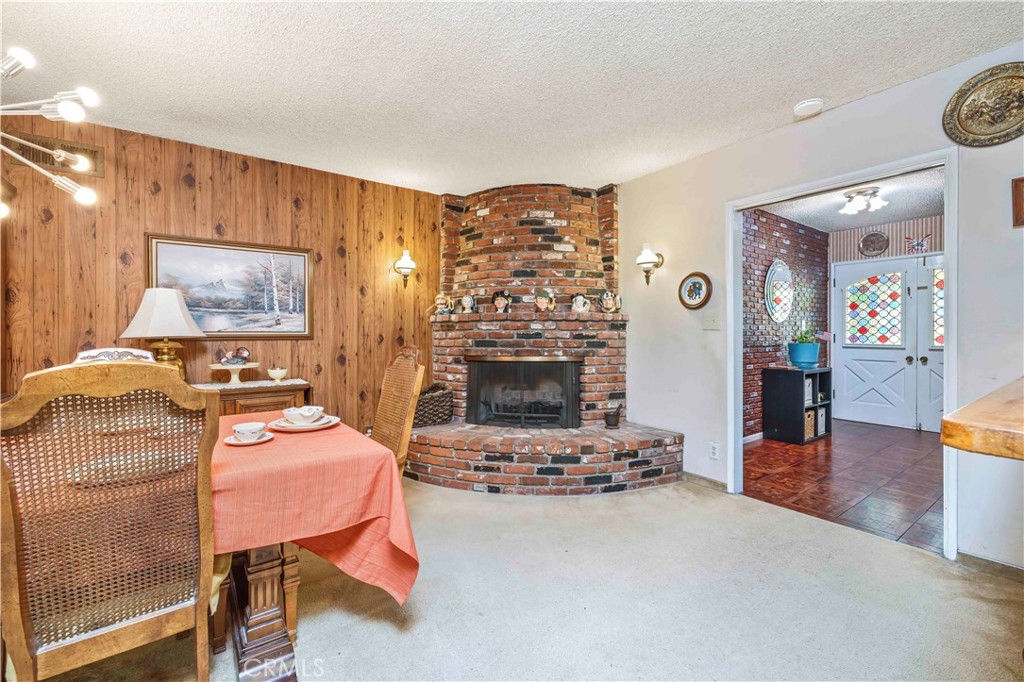 2292 N n. orange grove ave. N