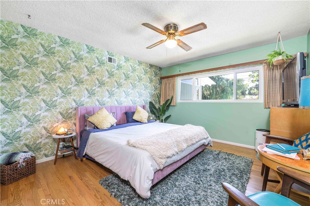 2292 N n. orange grove ave. N