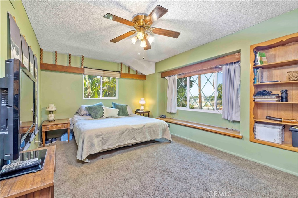 2292 N n. orange grove ave. N