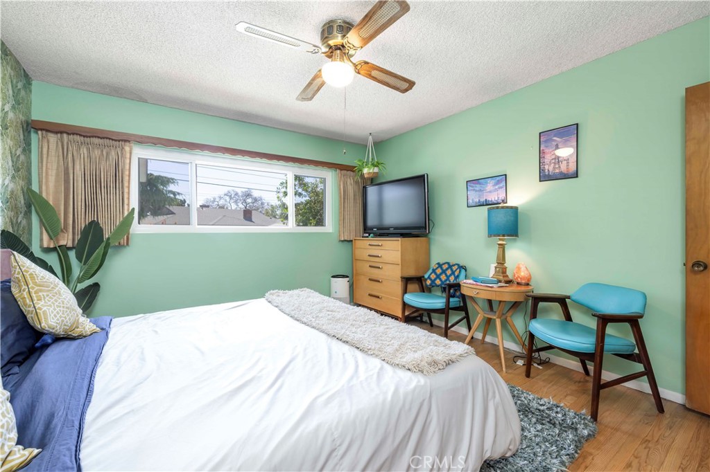 2292 N n. orange grove ave. N