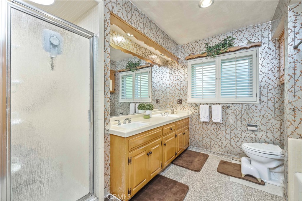 2292 N n. orange grove ave. N