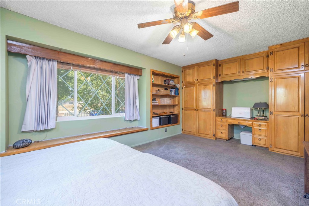 2292 N n. orange grove ave. N