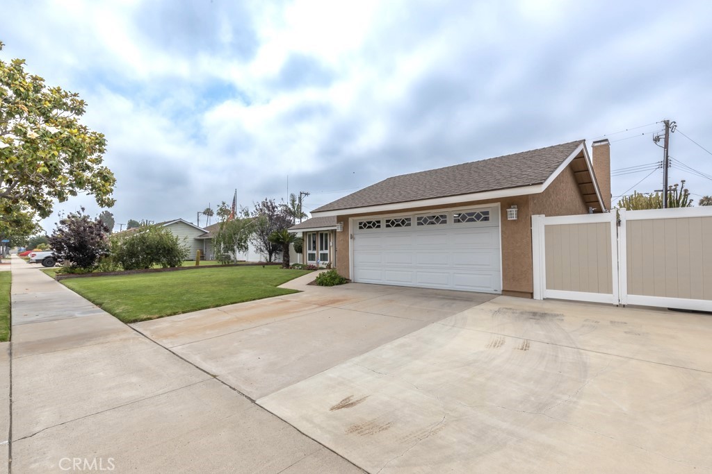 2134 E Chestnut Avenue