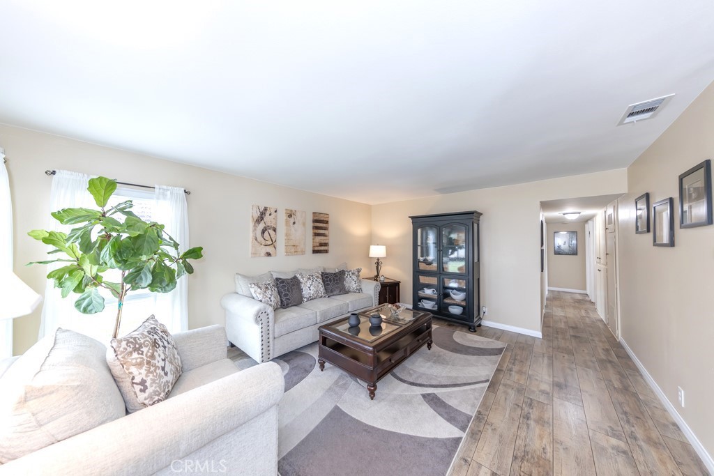 2134 E Chestnut Avenue