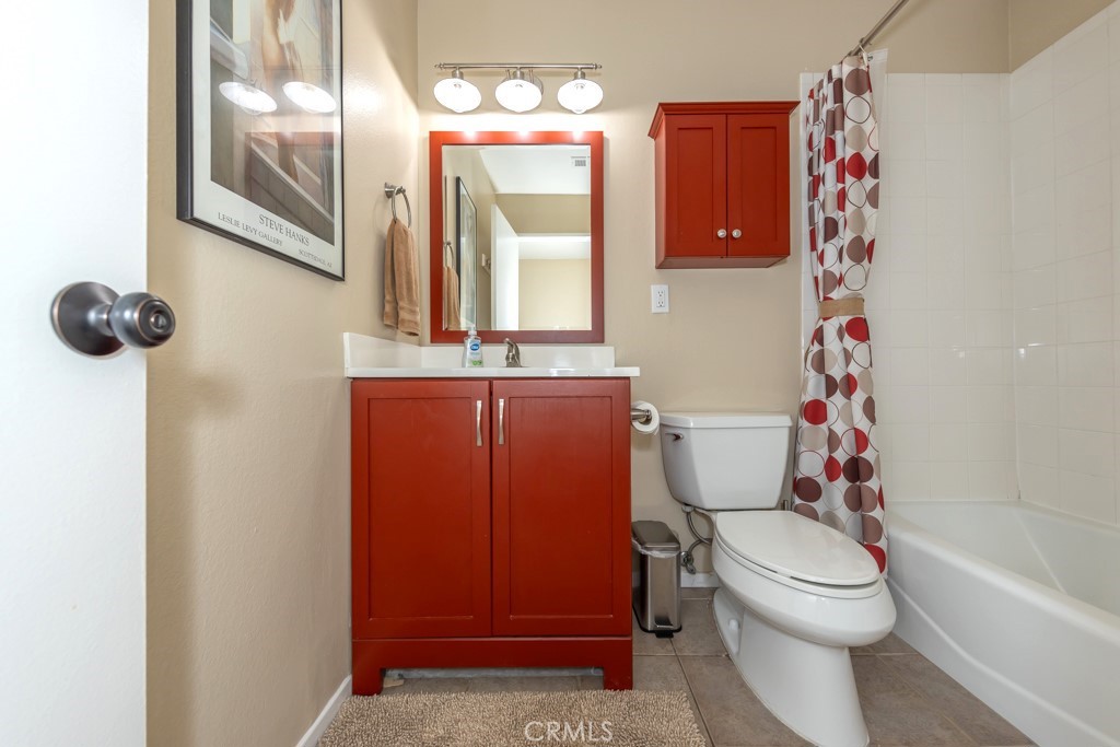 2134 E Chestnut Avenue