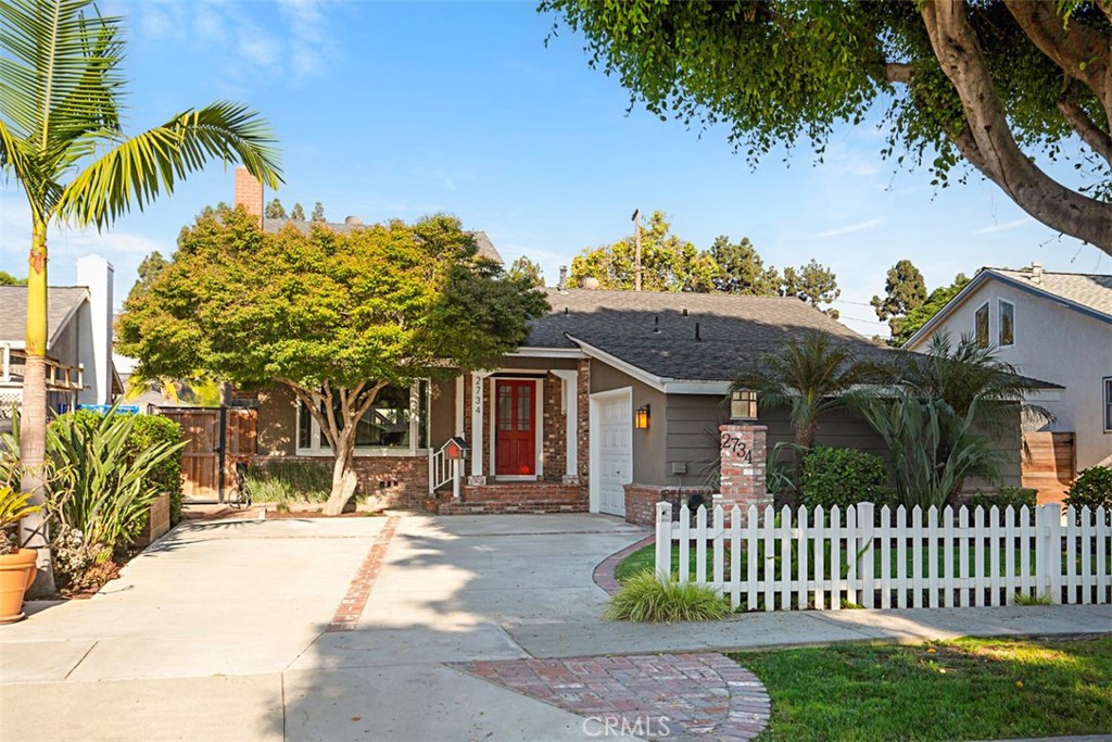 2734 Petaluma Ave