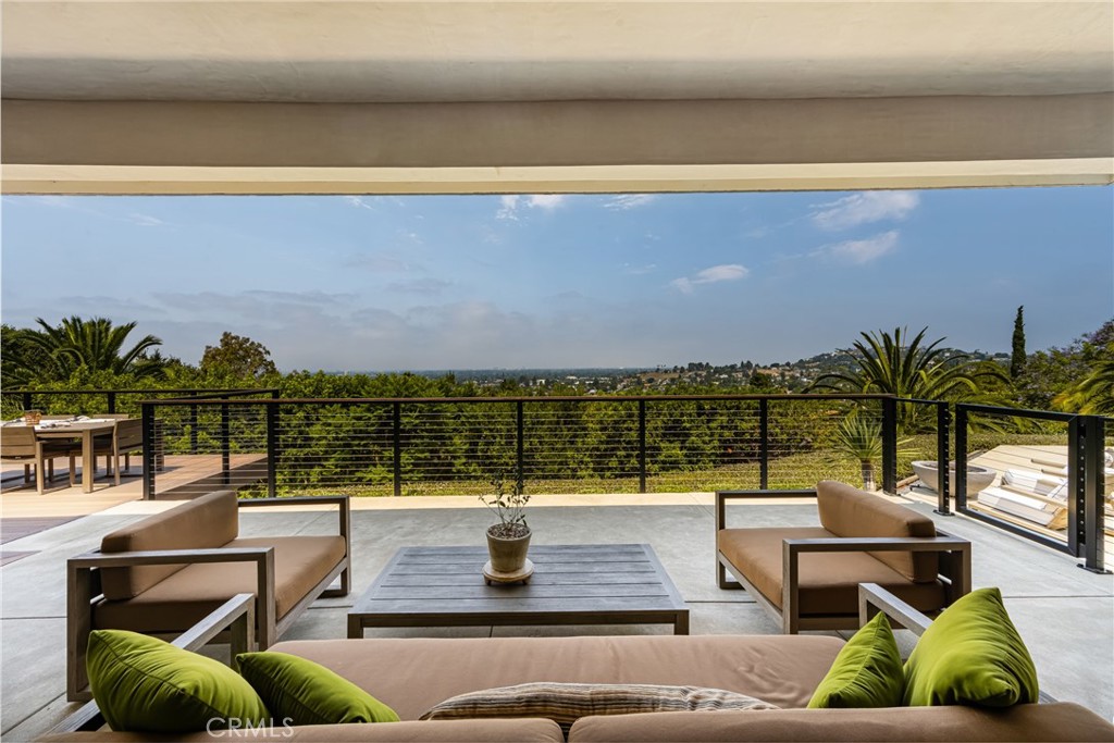 11325 La Vereda Drive