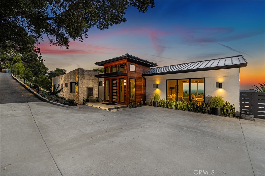 11325 La Vereda Drive