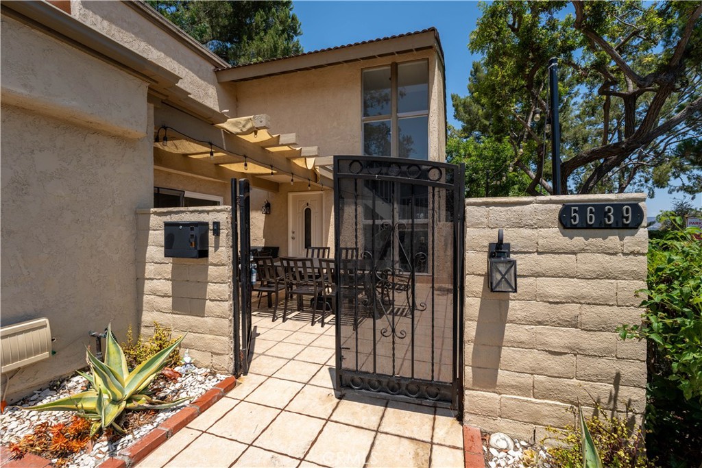 5639 E Vista Del Cerro