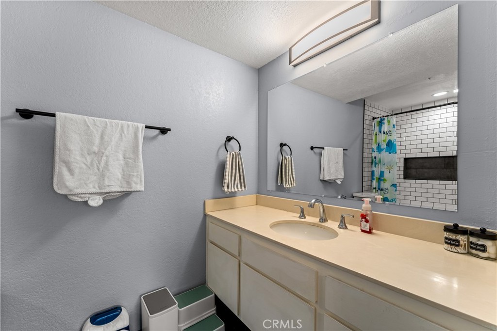 5639 E Vista Del Cerro