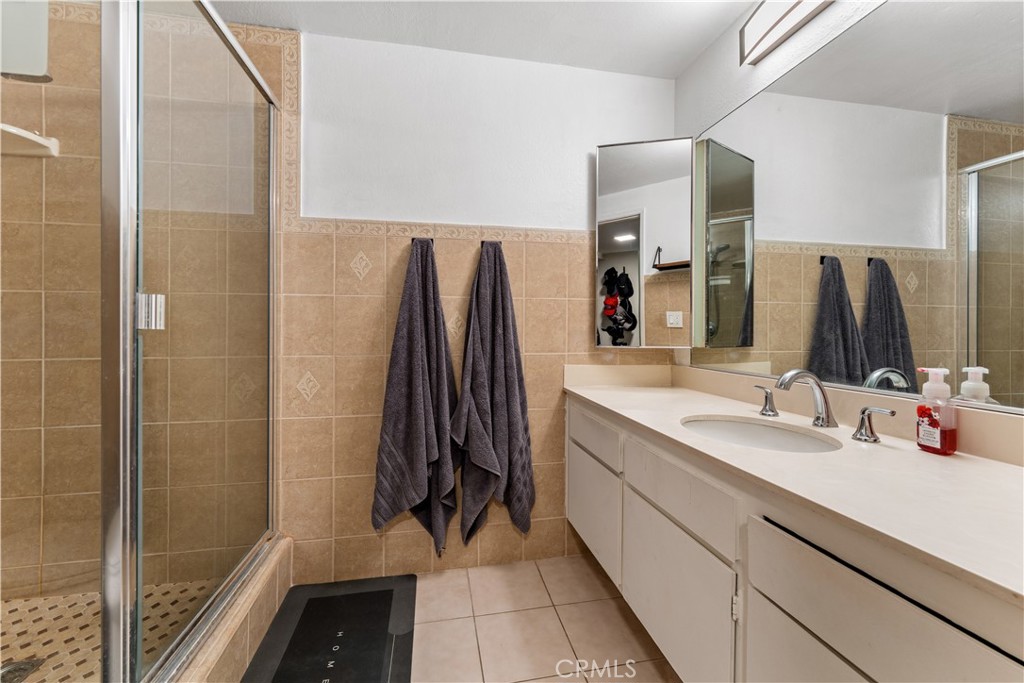 5639 E Vista Del Cerro