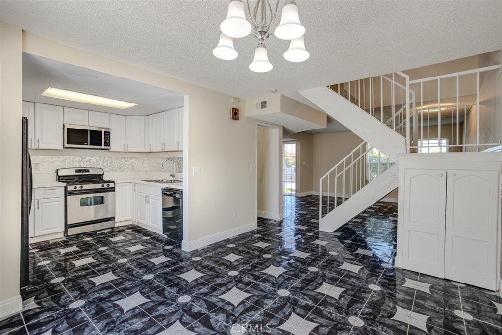 13835 Magnolia Street