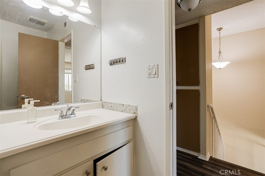 13835 Magnolia Street