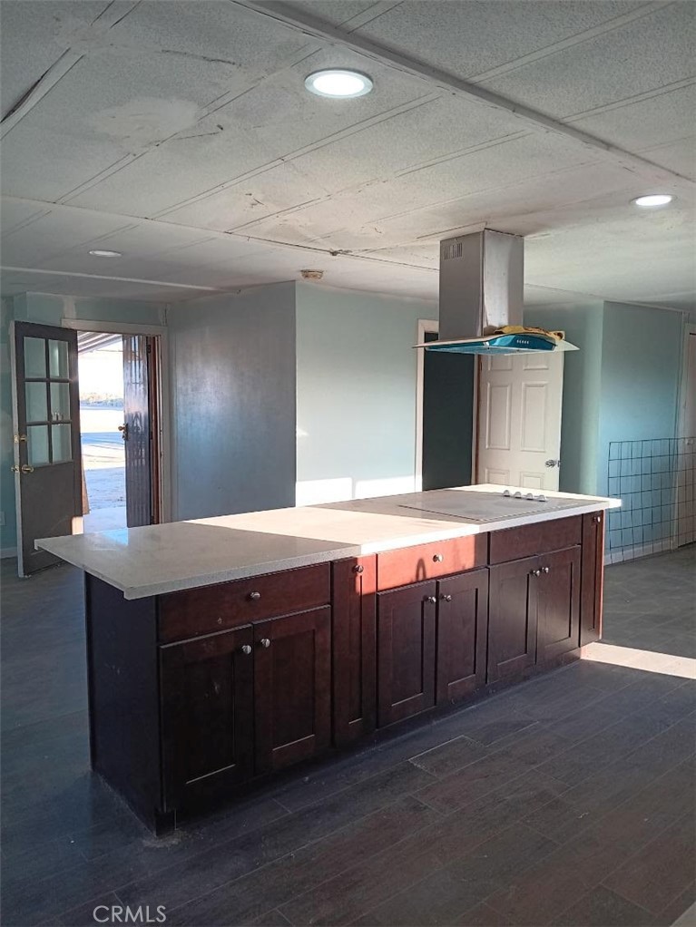 21112 N Neighbours Boulevard