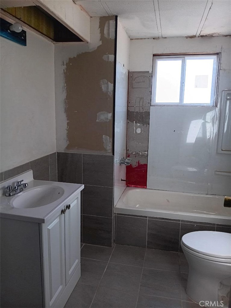 21112 N Neighbours Boulevard