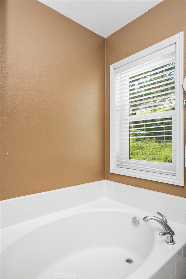 8804 E HEATHERWOOD Road