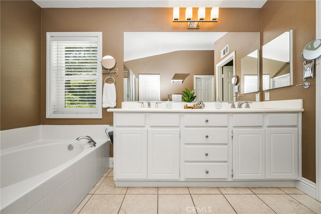 8804 E HEATHERWOOD Road