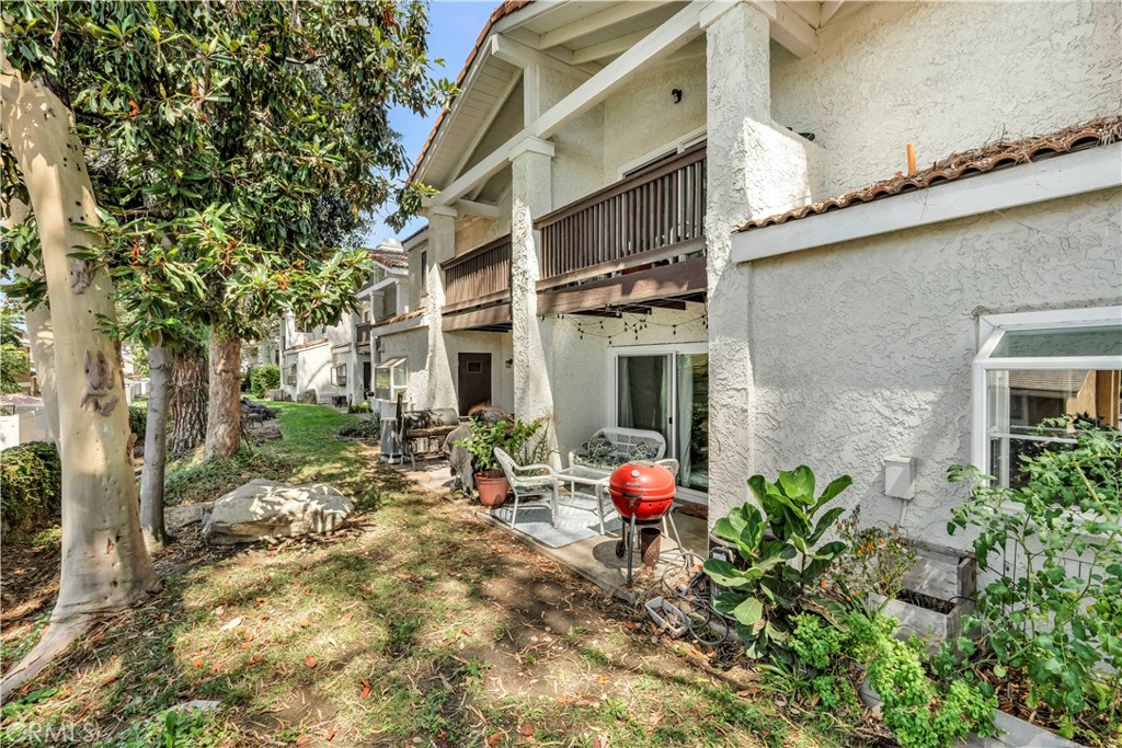 1103 W Whittlers Lane