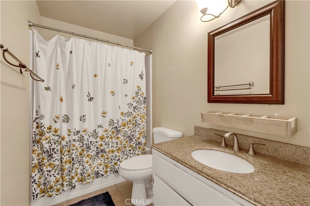 1103 W Whittlers Lane