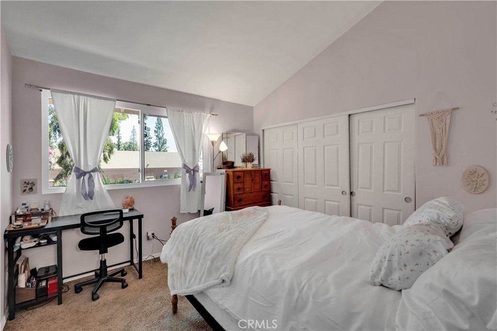 1103 W Whittlers Lane