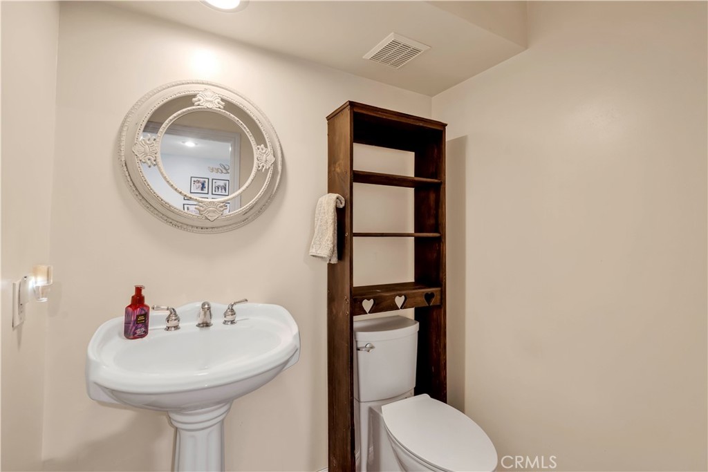 1103 W Whittlers Lane