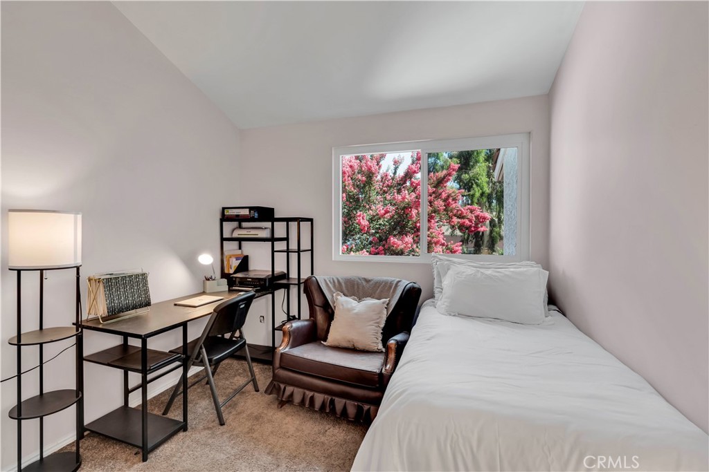 1103 W Whittlers Lane