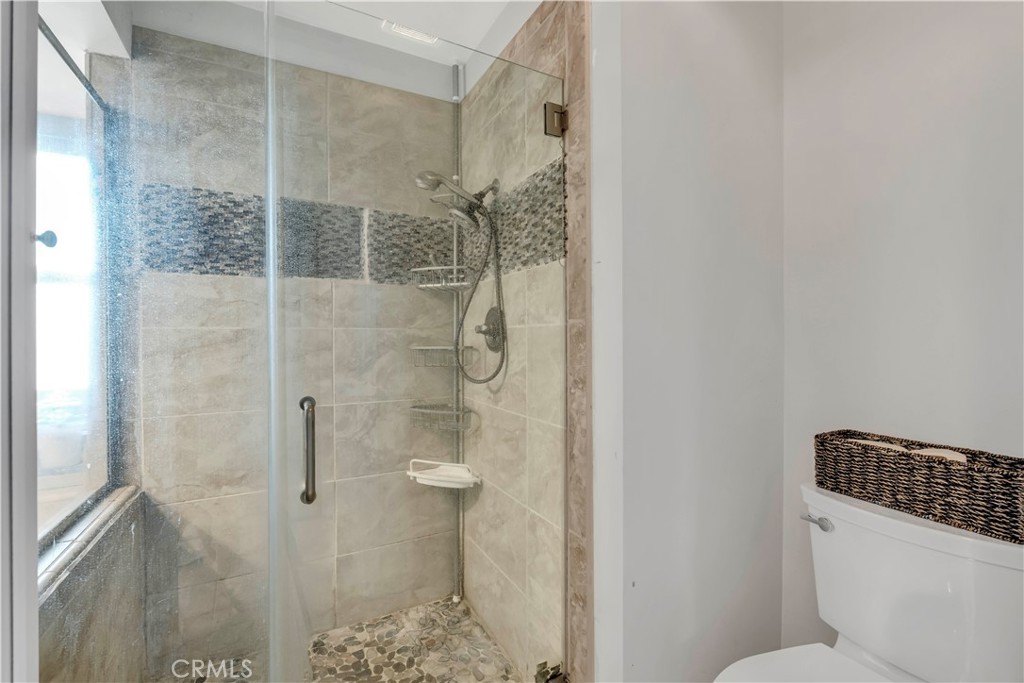 1103 W Whittlers Lane