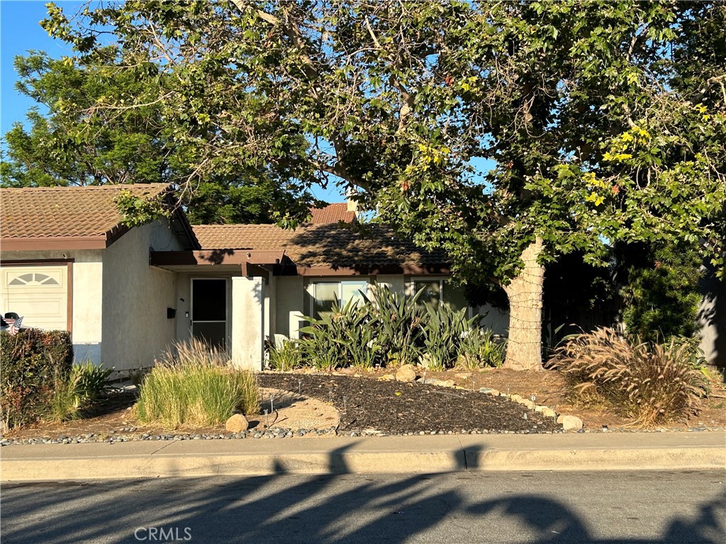 4418 Avenida Del Este