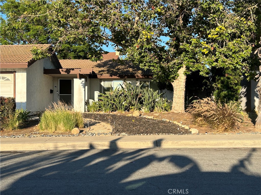 4418 Avenida Del Este