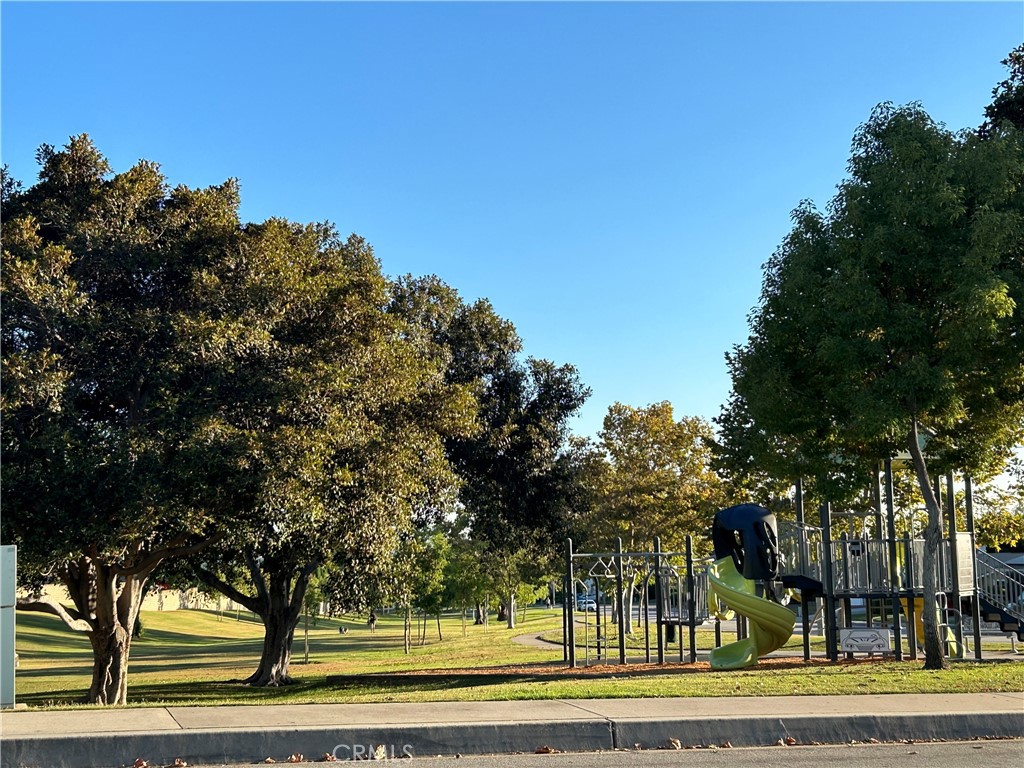 4418 Avenida Del Este