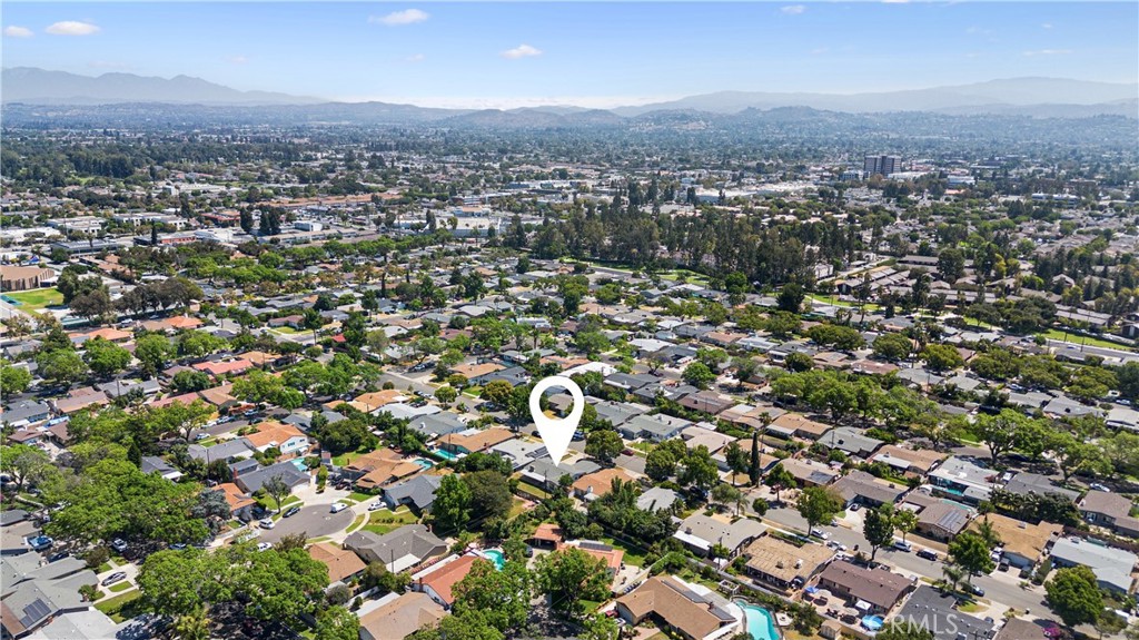 1106 N Wright Street