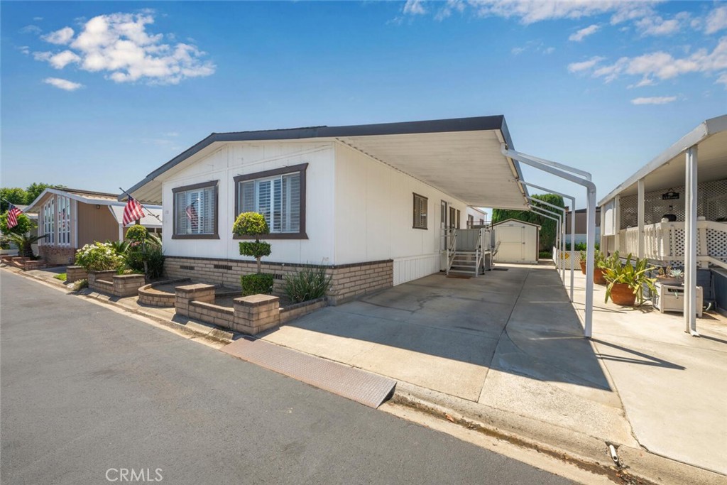 692 Adele Street N space 118