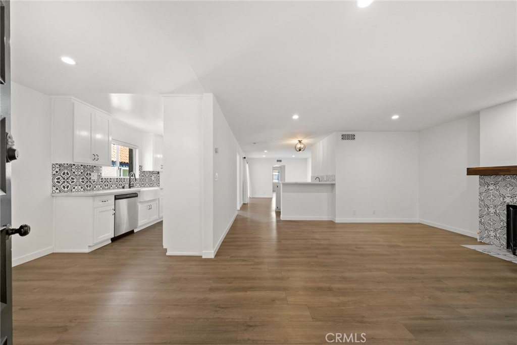 950 Palo Verde Avenue