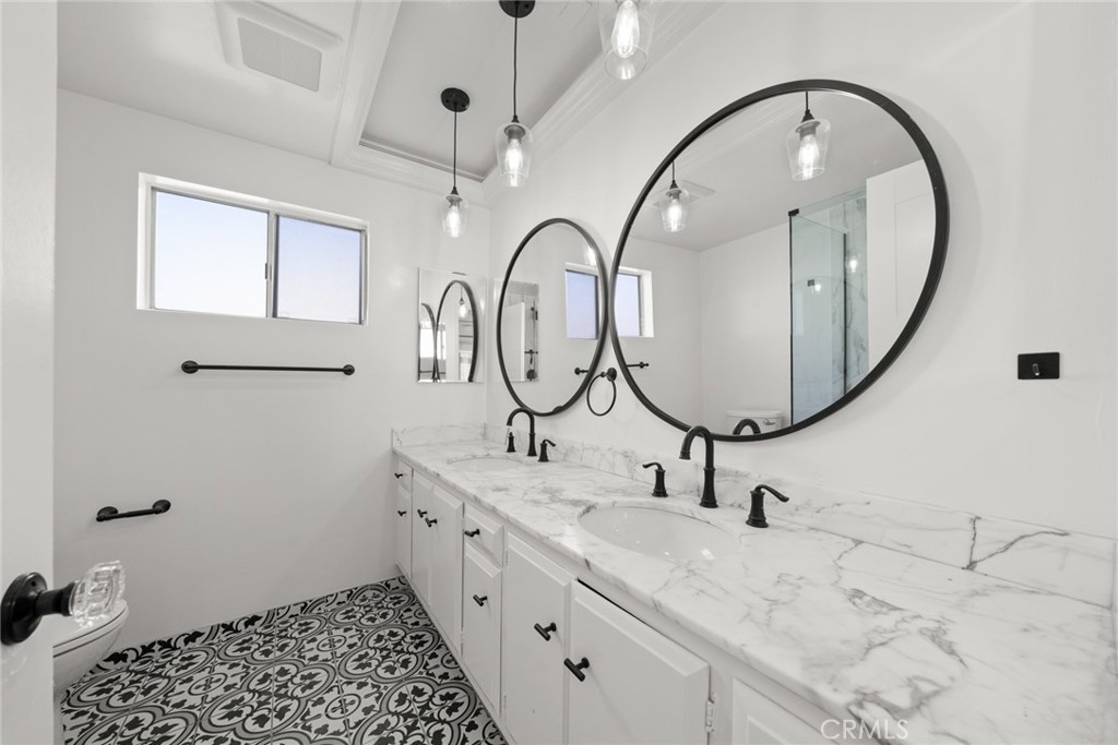 950 Palo Verde Avenue