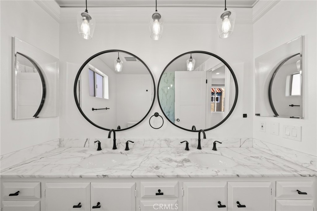 950 Palo Verde Avenue