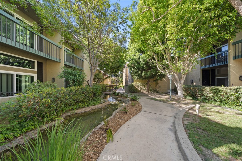 950 Palo Verde Avenue