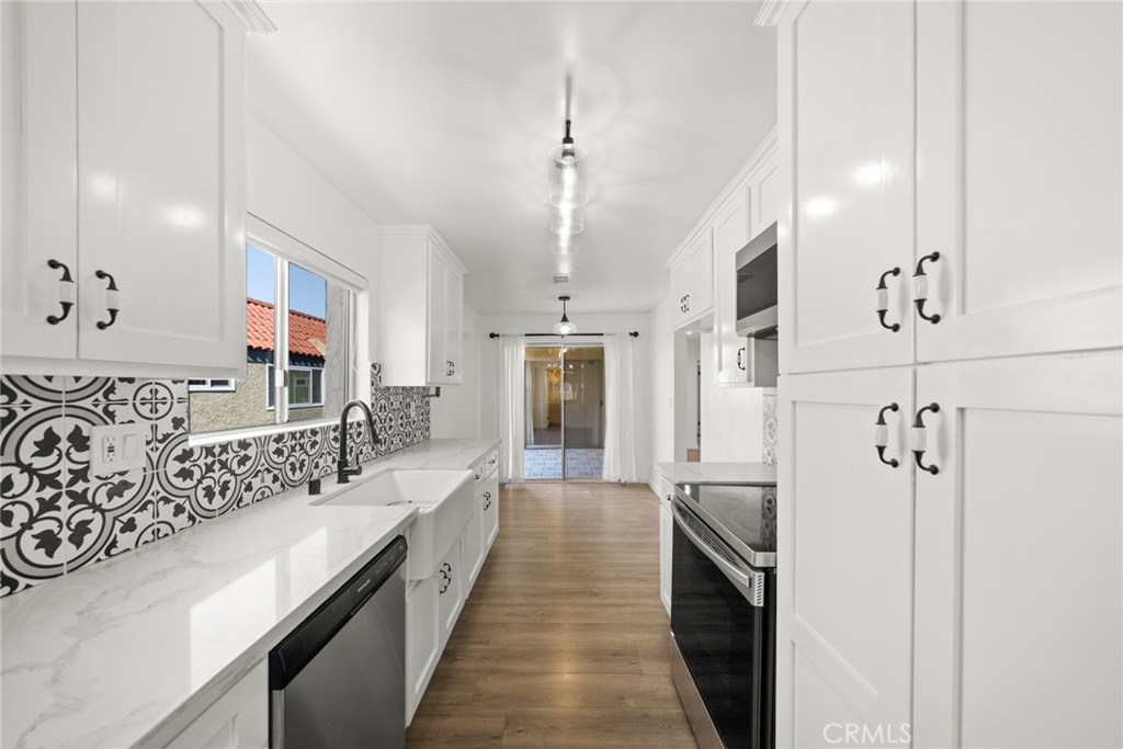 950 Palo Verde Avenue