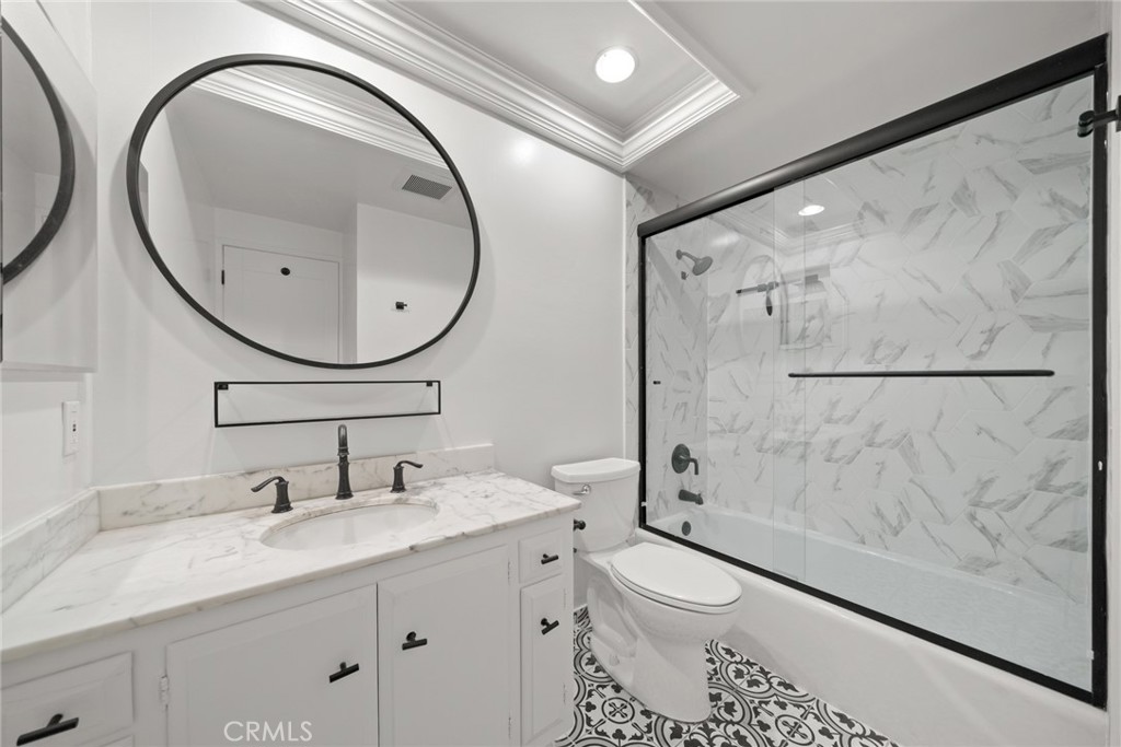 950 Palo Verde Avenue